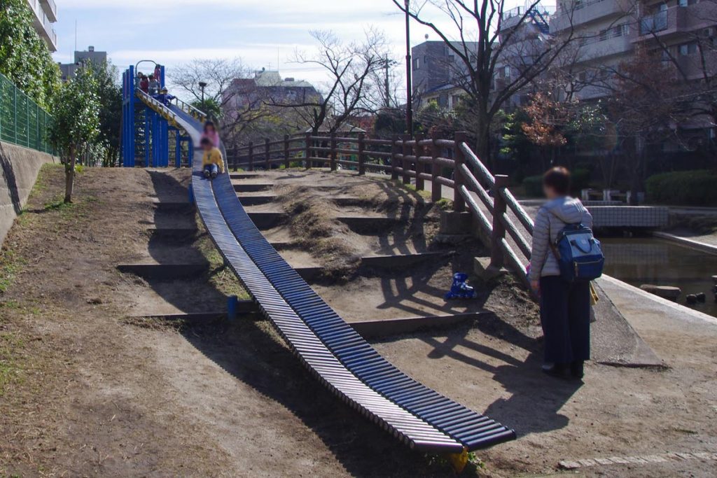 大横川親水公園 ローラー滑り台2